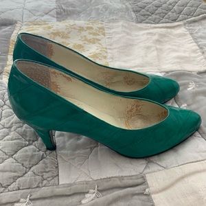 Vintage “Leather of the Sea” pumps